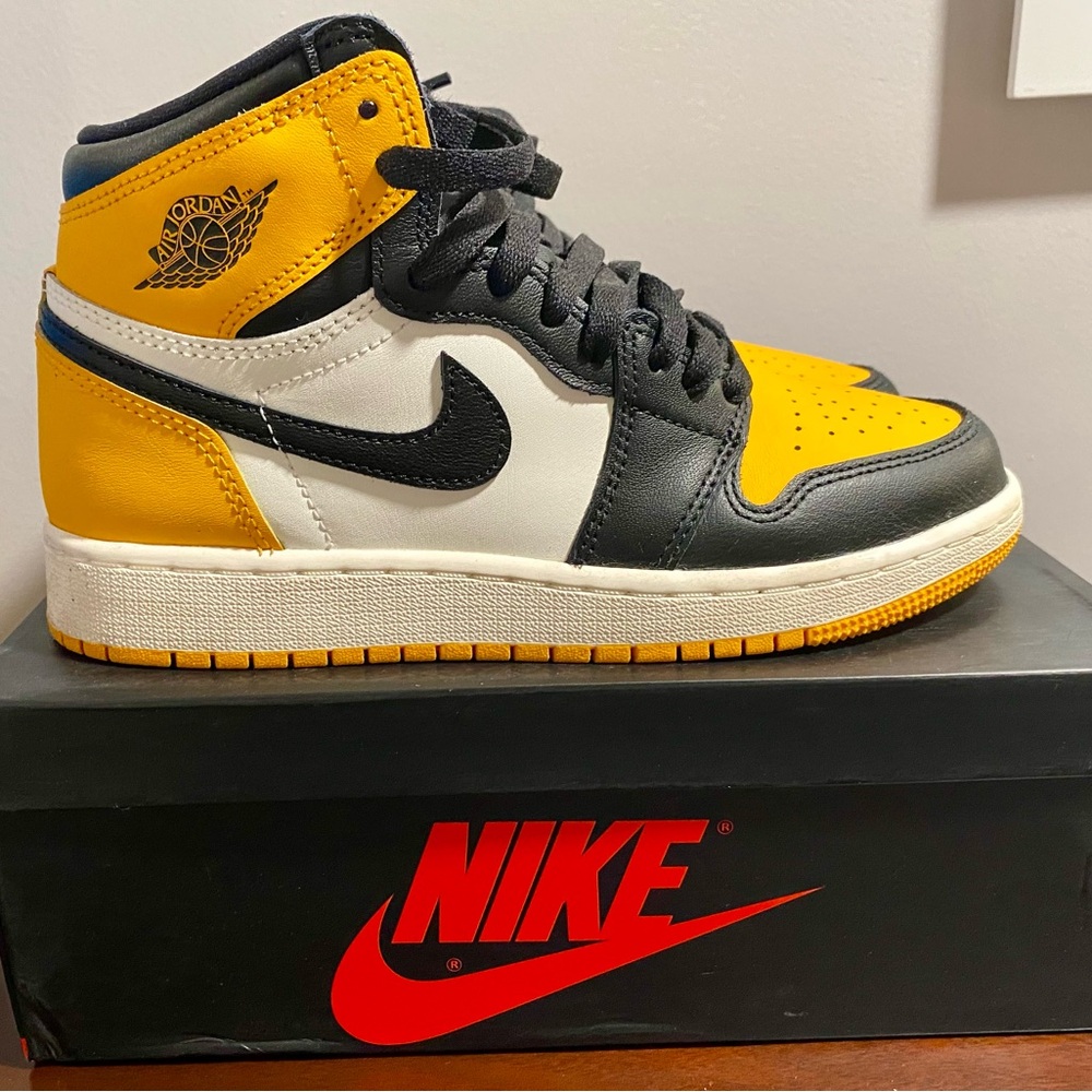 Nike Kids Sneakers - Black, Yellow, and White